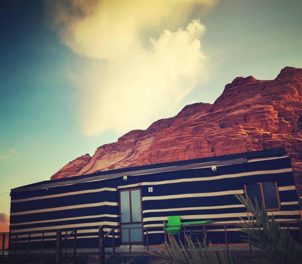 Moon Night Camp Hotel Wadi Rum Bagian luar foto