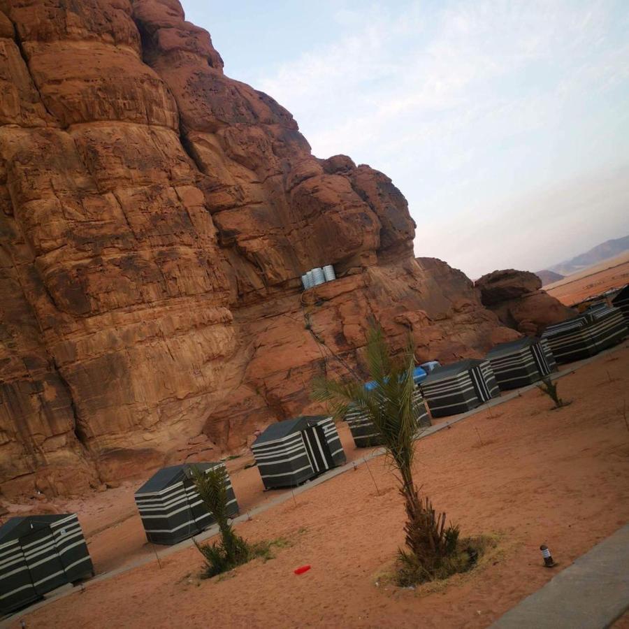 Moon Night Camp Hotel Wadi Rum Bagian luar foto