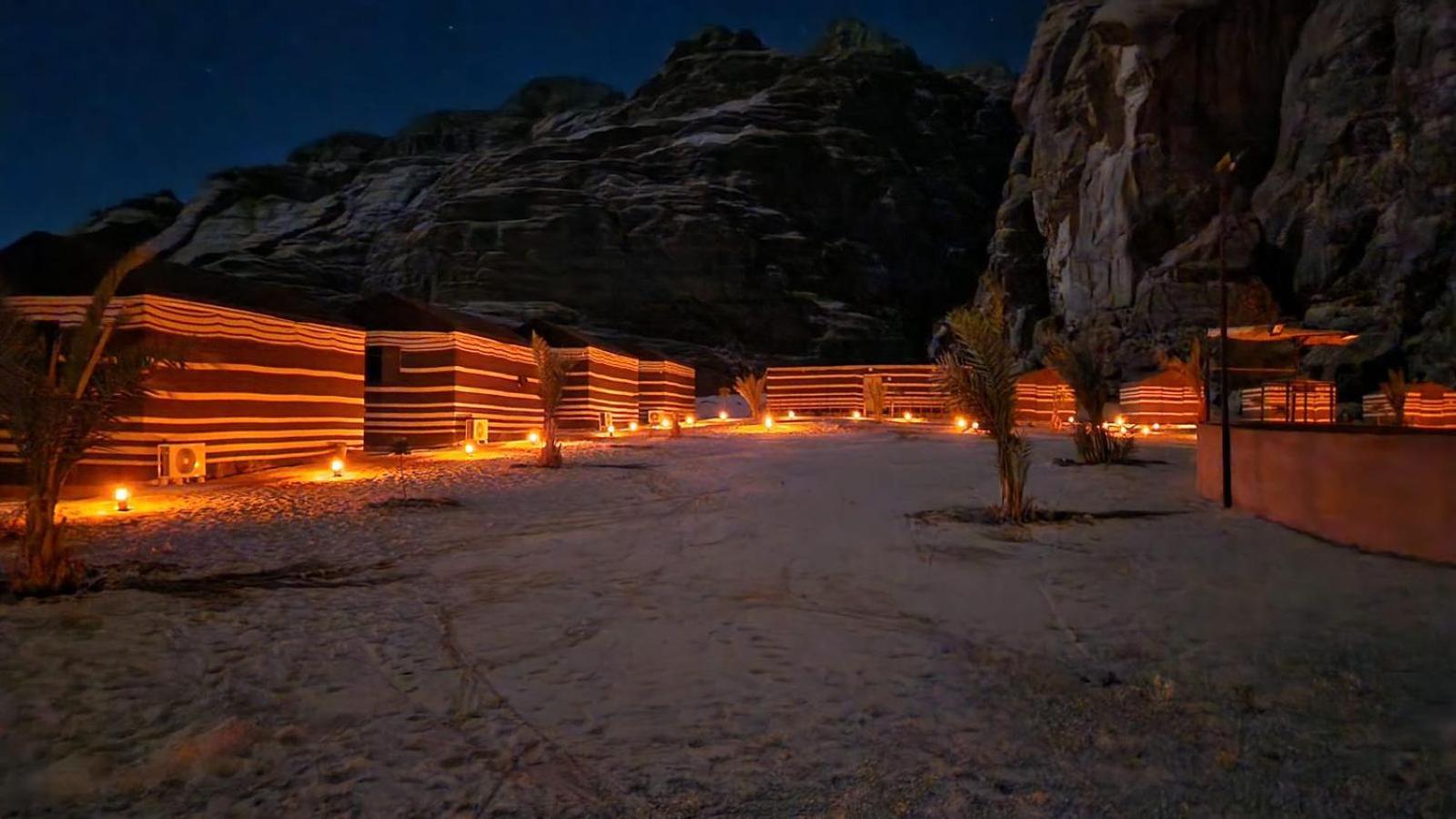 Moon Night Camp Hotel Wadi Rum Bagian luar foto